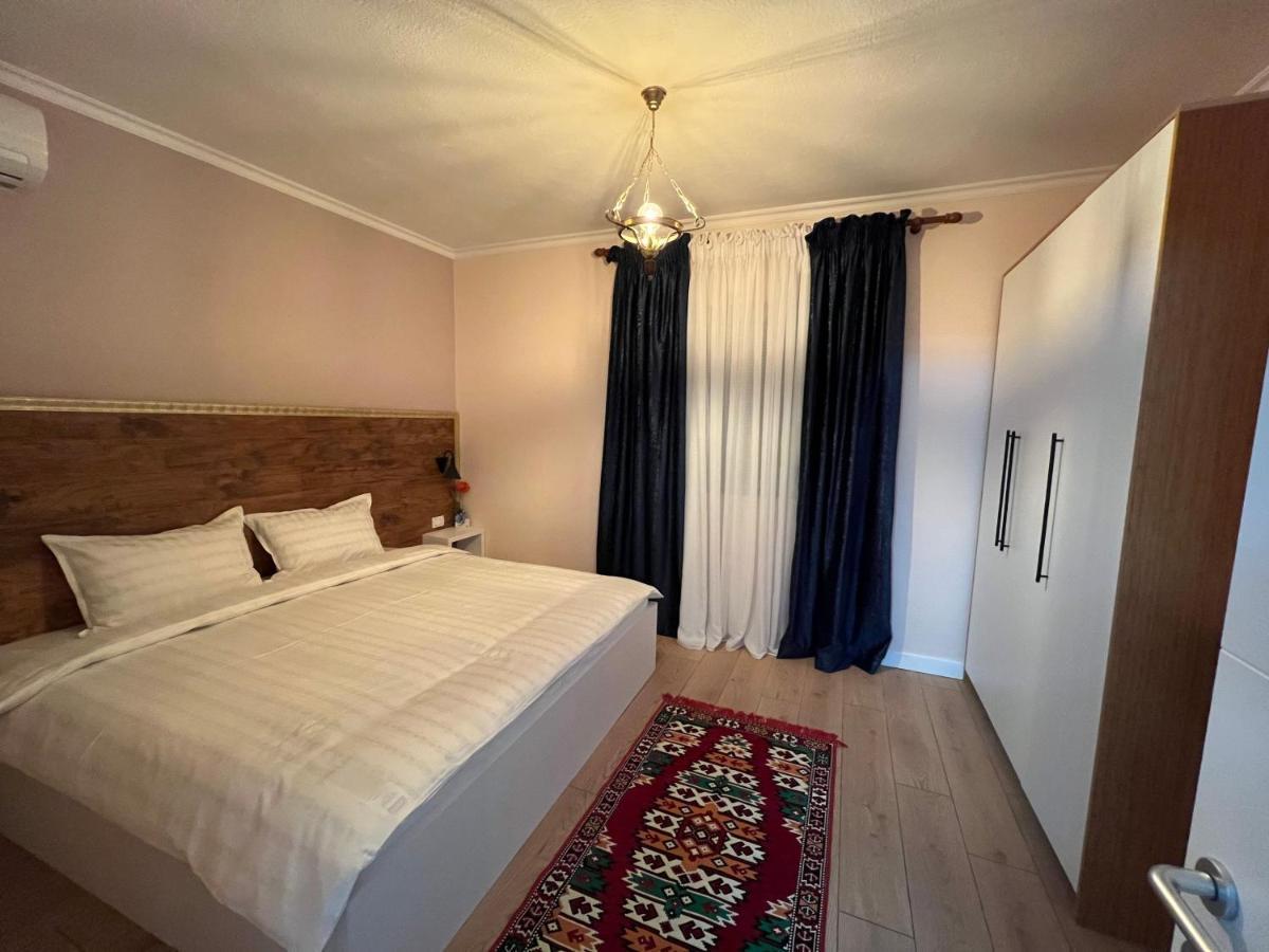 Chestnut Yard Villa Tiranë Ngoại thất bức ảnh