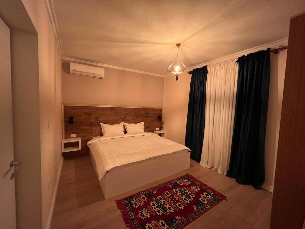Chestnut Yard Villa Tiranë Ngoại thất bức ảnh