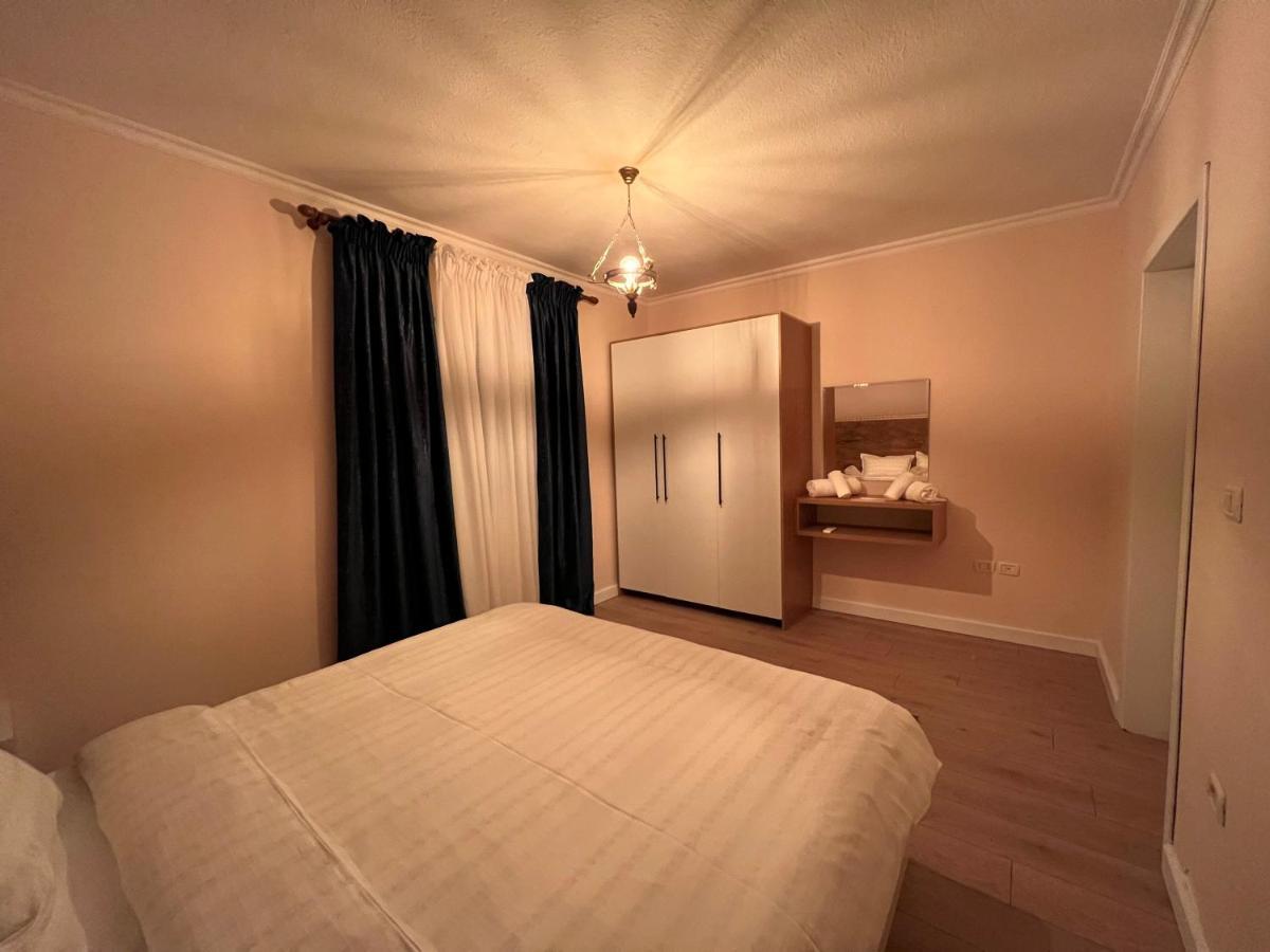 Chestnut Yard Villa Tiranë Ngoại thất bức ảnh