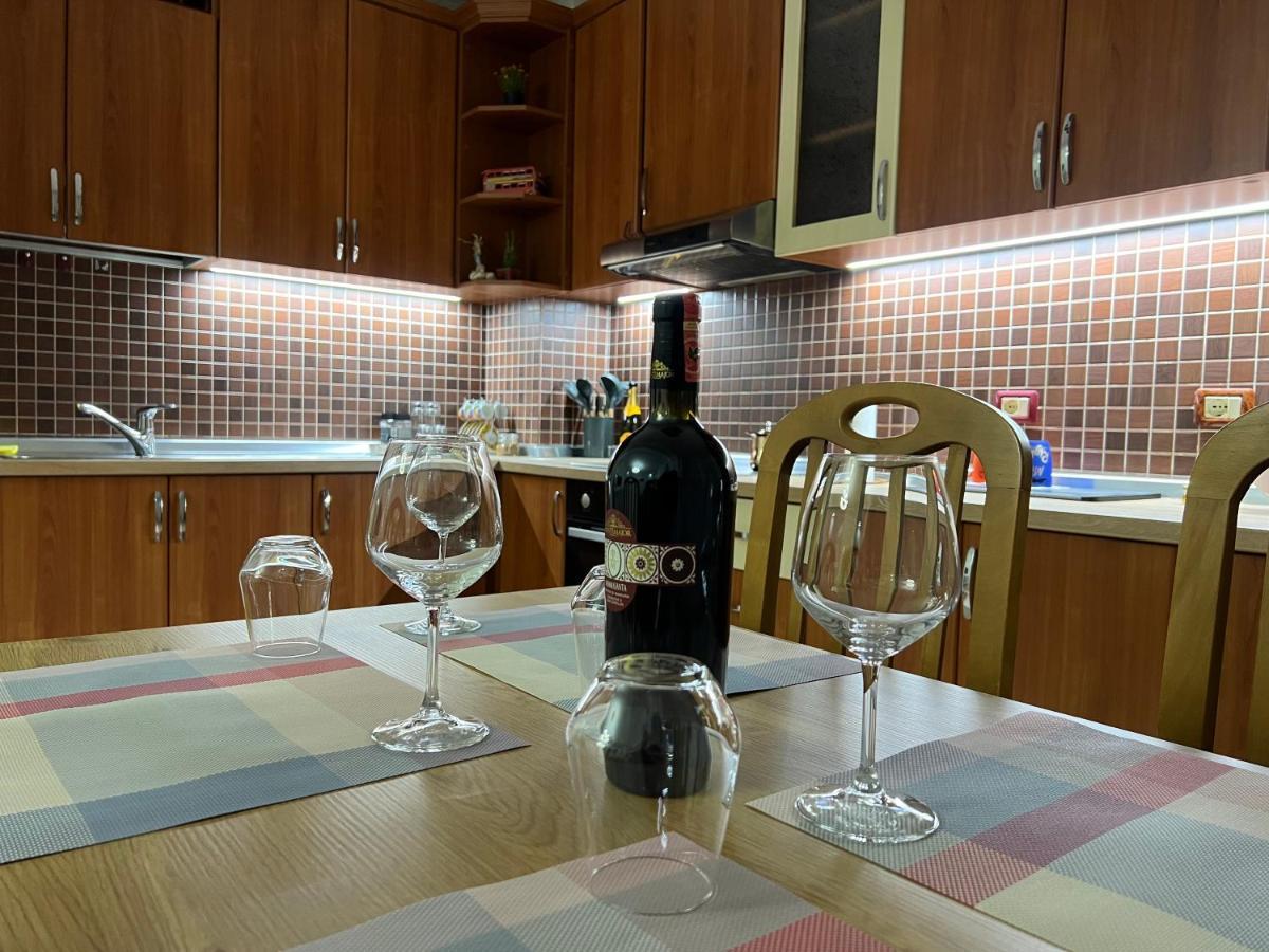 Chestnut Yard Villa Tiranë Ngoại thất bức ảnh
