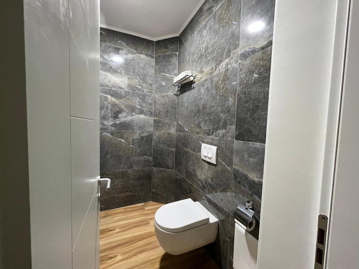 Chestnut Yard Villa Tiranë Ngoại thất bức ảnh