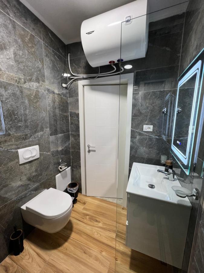 Chestnut Yard Villa Tiranë Ngoại thất bức ảnh