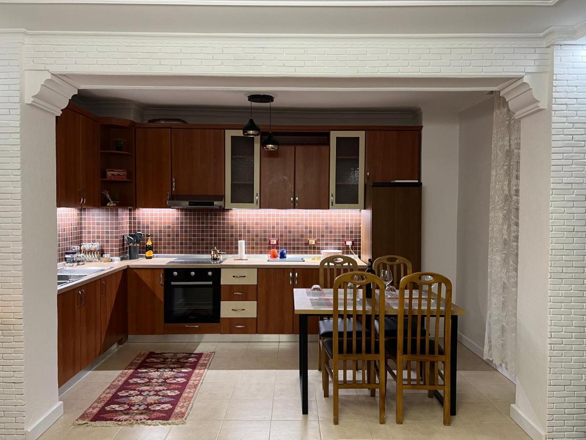 Chestnut Yard Villa Tiranë Ngoại thất bức ảnh